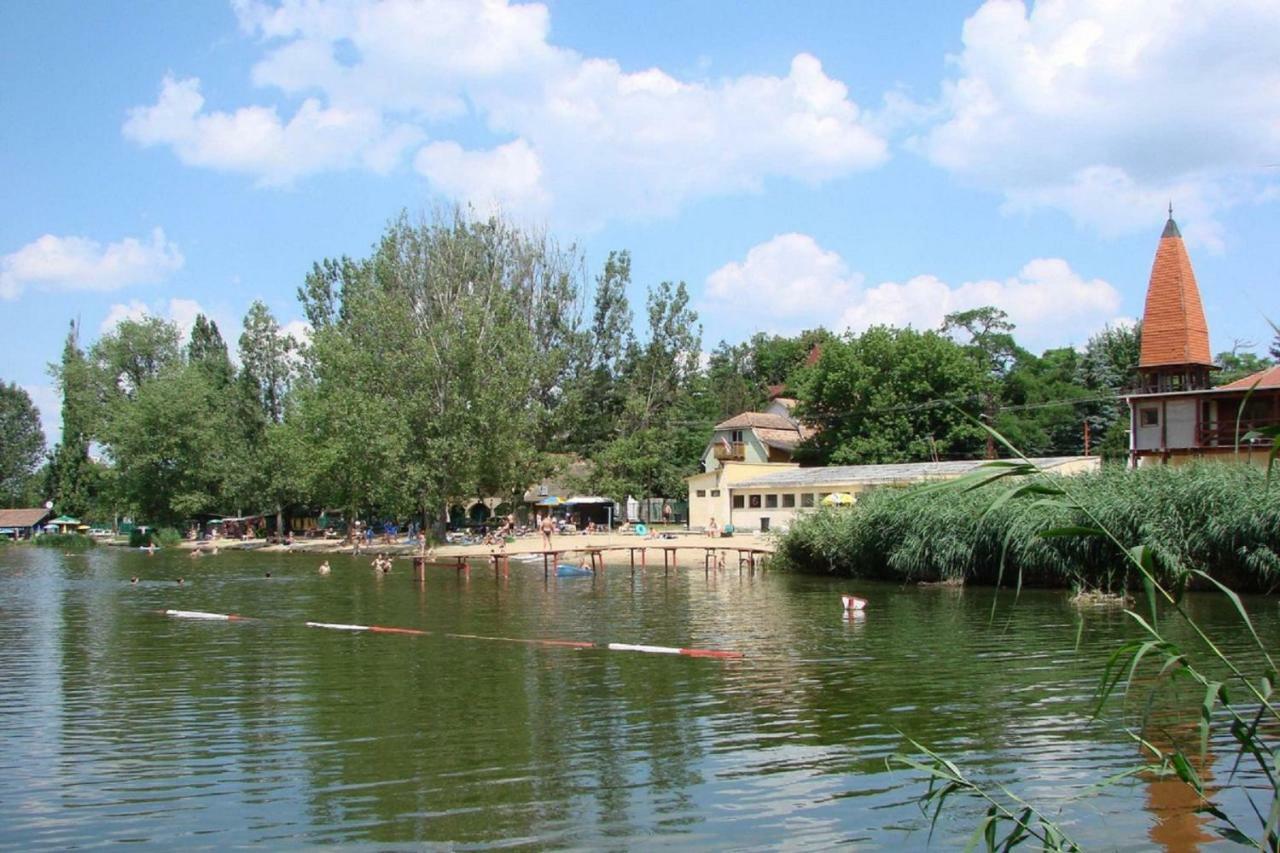 Tavi Panzio Es Etterem Bed & Breakfast Veresegyhaz Exterior photo