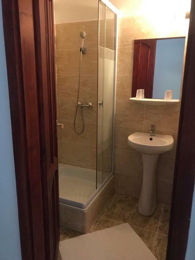 Tavi Panzio Es Etterem Bed & Breakfast Veresegyhaz Exterior photo