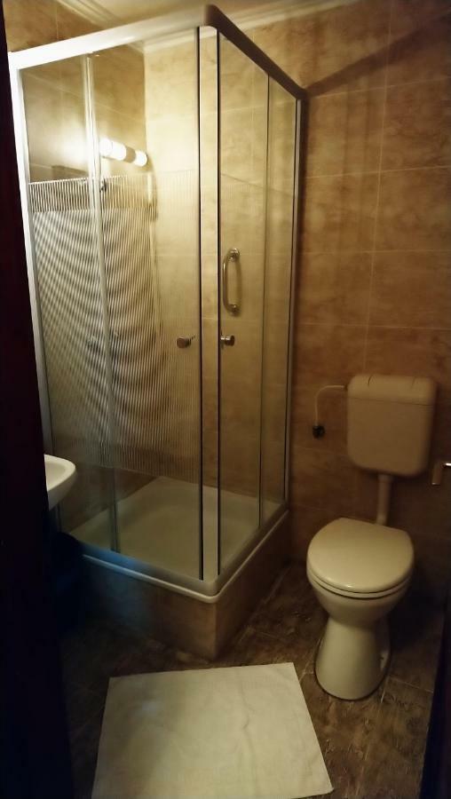 Tavi Panzio Es Etterem Bed & Breakfast Veresegyhaz Exterior photo