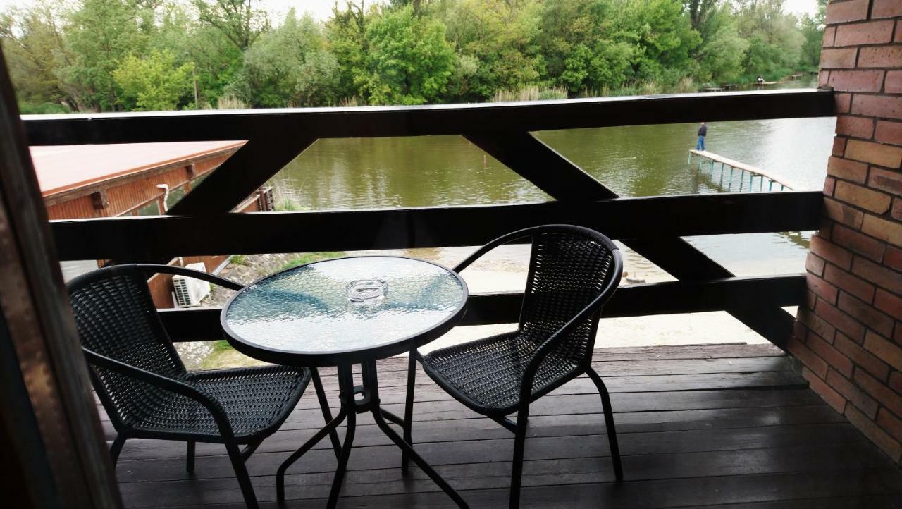 Tavi Panzio Es Etterem Bed & Breakfast Veresegyhaz Exterior photo