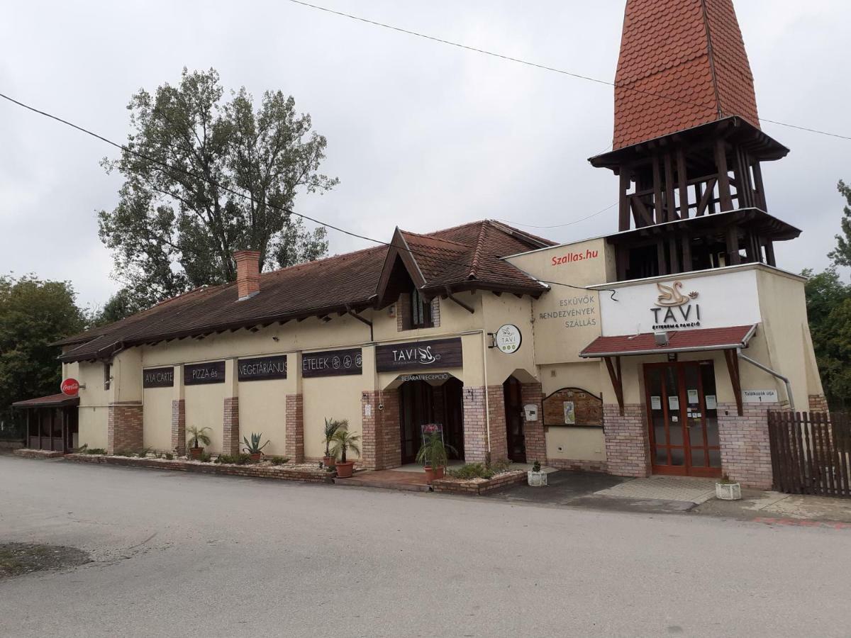 Tavi Panzio Es Etterem Bed & Breakfast Veresegyhaz Exterior photo