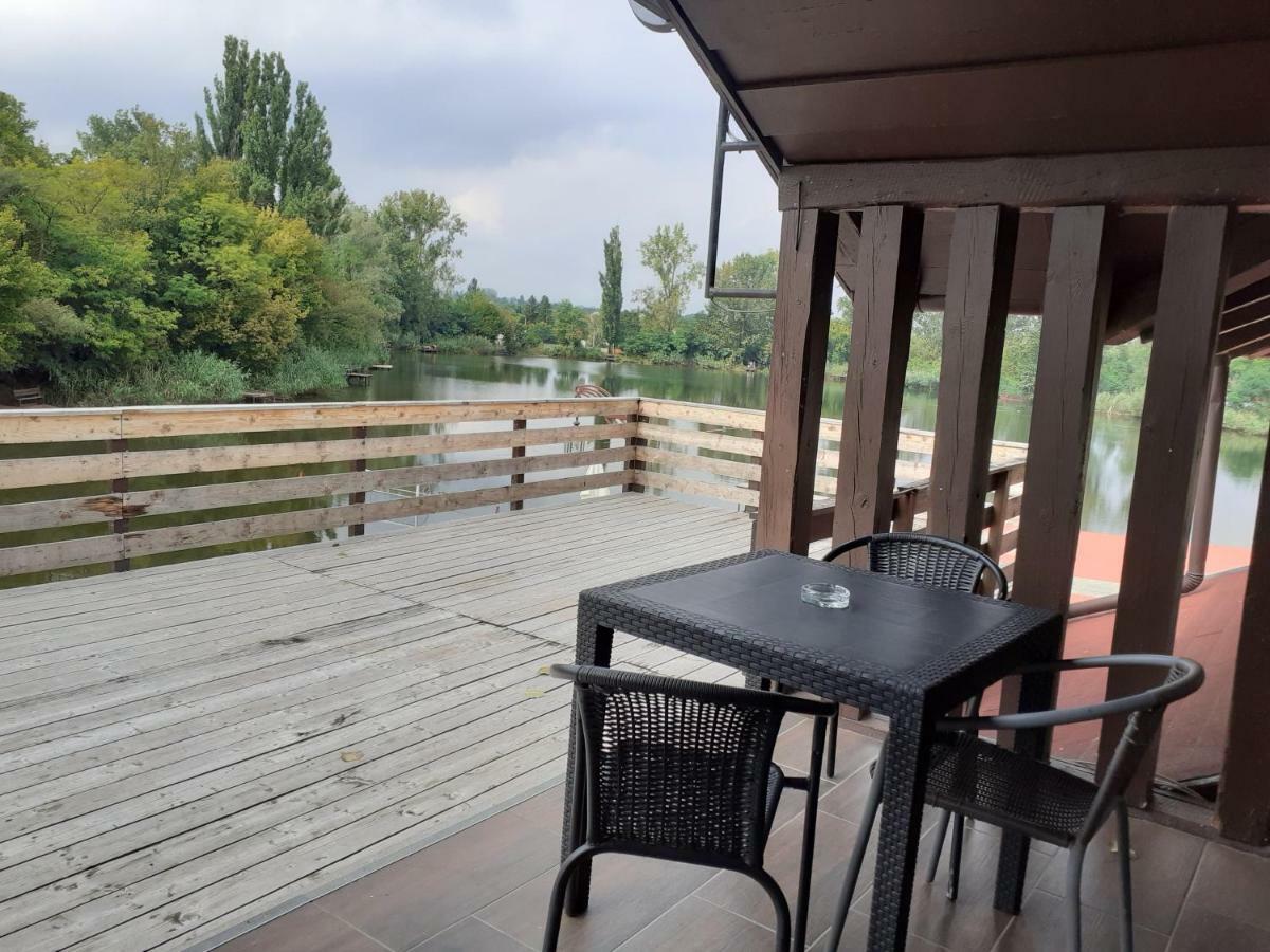 Tavi Panzio Es Etterem Bed & Breakfast Veresegyhaz Exterior photo